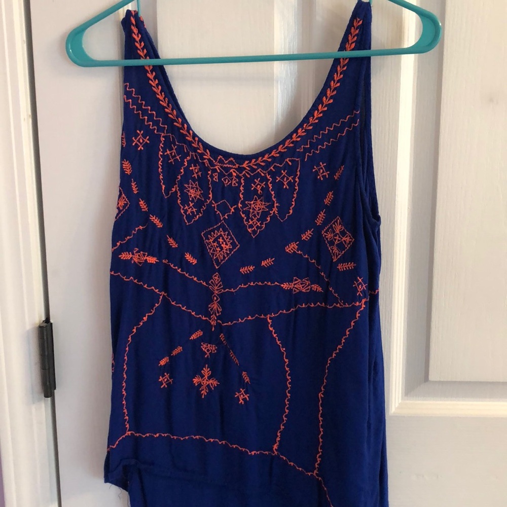 blue tank top with pink details